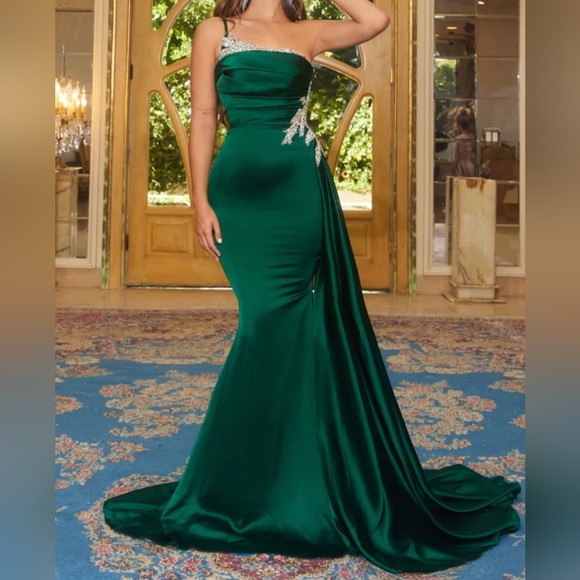PORTIA & SCARLETT Elegant Satin Evening Gown Emerald Green Size 16 - Picture 1 of 14